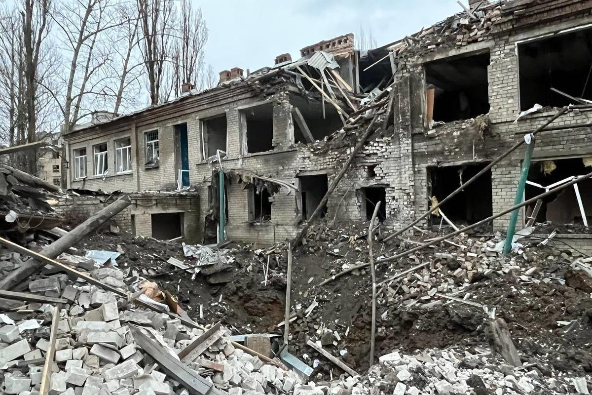 Росіяни завдали авіаудару по Авдіївці й влучили ракетою у дитячий садок / фото t.me/ermaka2022 Росіяни завдали авіаудару по Авдіївці й влучили ракетою у дитячий садок / фото t.me/ermaka2022