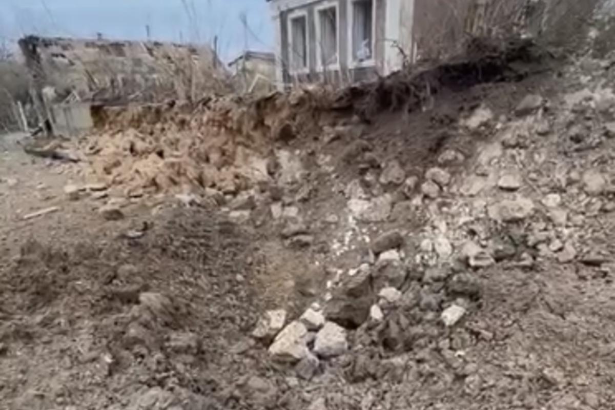 Ворог спеціально завдав авіаудару по селу / скріншот Ворог спеціально завдав авіаудару по селу / скріншот