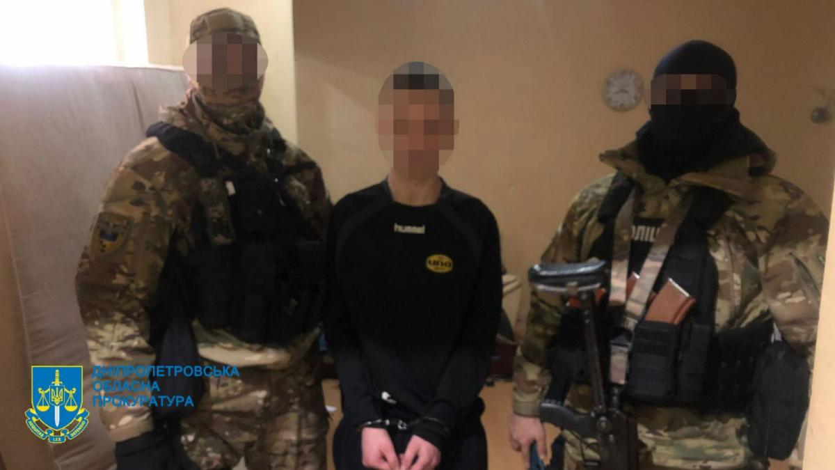 Их задержали во время выкрикивания еще одного человека посреди улицы в офис генпрокура Их задержали во время выкрикивания еще одного человека посреди улицы в офис генпрокура