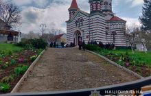 На Буковині священник УПЦ МП заблокував вхід до храму і не дозволив відспівати військового