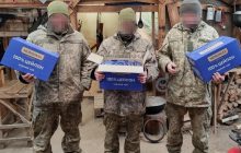 "Доброго чаю, ми з України!": MONOMAX дарує бійцям 10 мільйонів чашок тепла