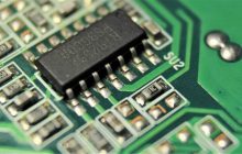 Россия обходит санкции, чтобы получать современные технологии для войны - Bloomberg