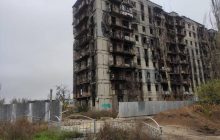 Россияне при сносе дома в Мариуполе отправили в строймусор 130 тел погибших - советник мэра