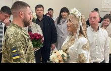 Любовь не знает препятствий: чтобы попасть на свадьбу военный приехал на танке с передовой