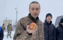 Військовий з яблуком: герой вірусного фото розповів про жахи російського полону