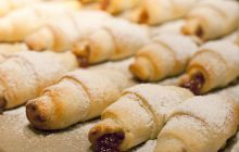За уши не оттащишь: 3 самых лучших рецепта рогаликов с повидлом