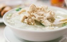 Ароматный и наваристый: куриный суп с чесночными галушками-рулетиками