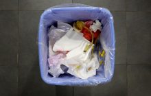 Досвідчені господині давно так роблять: як позбутися від запаху зі сміттєвого відра