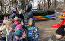 Росіянин написав донос на дитячий садок через райдужні лавки