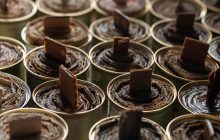 В России детей с ДЦП заставили делать окопные свечи
