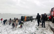 В Хмельницкой области перевернулся набитый пассажирами автобус (фото)