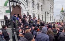Прихожане УПЦ МП снова собирались у лавры: блокировали входы в храмы и работу комиссии