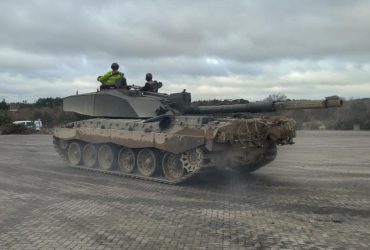 У Міноборони Великої Британії показали, як українські військові навчалися на танках Challenger 2 (відео)