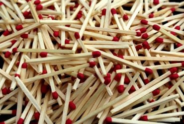 Очень сложная головоломка: добавьте три спички и получите правильный ответ