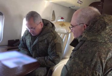 Летал и слушал генералов: в РФ заявили, что Шойгу прибыл на Донбасс (видео)