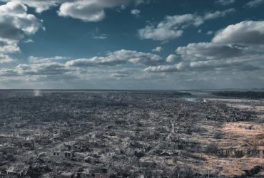 Руїни та сіра імла: у мережі показали фото випаленої дотла Мар'їнки