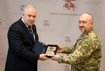 Генерал Павлюк прибыл в Литву получить новый пакет военной помощи для Украины