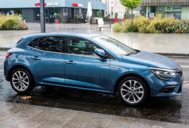 Попит серед українців на вживані авто скоротився вдвічі: названо найпопулярнішу модель