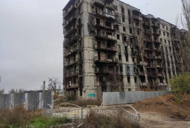 Россияне при сносе дома в Мариуполе отправили в строймусор 130 тел погибших - советник мэра