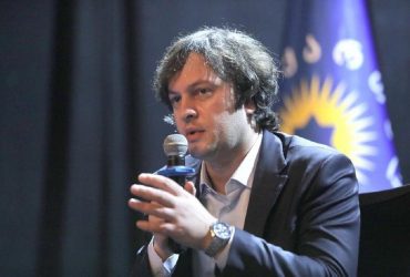 Протесты в Грузии сравнили с Майданом, глава правящей партии в ответ брызнул желчью в адрес Украины