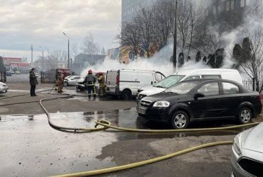 З'явилися фото наслідків ракетного удару РФ по Києву