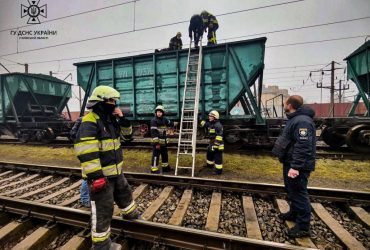 Смертельное селфи на вагоне поезда: подростков в Киевской области ударило током, один не выжил