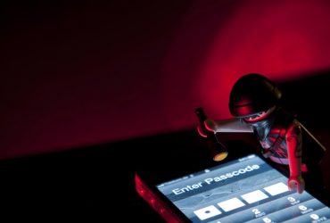 Як зрозуміти, що ваш смартфон зламали: ці ознаки відразу впадають в око