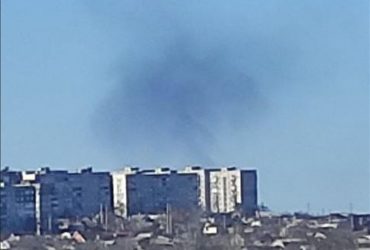 В Мариуполе прогремели новые взрывы: россияне подняли в небо авиацию