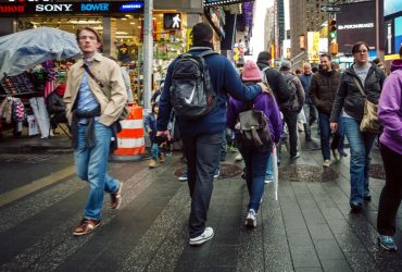 Больше половины американцев хотят уменьшения поддержки Украины и массовой депортации иммигрантов