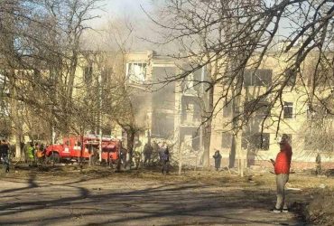 РФ ударила ракетой по жилому дому в Краматорске: есть жертва (фото, видео)