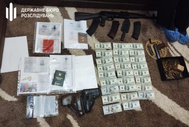 Переправляв військовозобов'язаних за кордон: ДБР затримало посадовця Міноборони