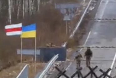 На відео показали, як українські прикордонники драконять білоруських колег