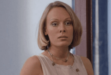 Молчит и веселится: на что звезда Не родись красивой родом из Украины променяла свою родину