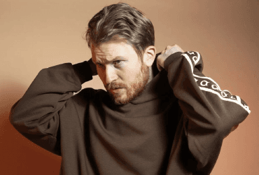 Комику Поперечному на концерте выключали микрофон, когда речь заходила о России