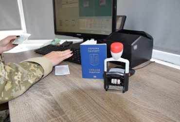 На Закарпатье 20-летний парень одолжил ребенка, чтобы выехать за границу