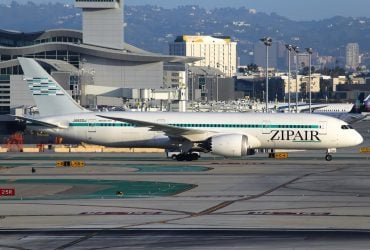 Японская авиакомпания перекрасила свои самолеты из-за россиян: убрали логотип