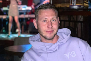 Звезда "Кухни" пьяным рассекал по городу: его будут судить
