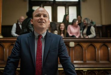 Как стать миллионером: интересные факты о байопике Банк Дэйва с Рори Киннером