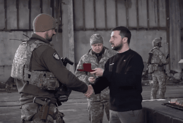 Зеленский приехал к украинским защитникам под Бахмут (видео, фото)