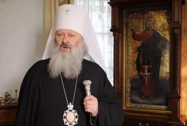 Ченці УПЦ МП продовжують зубами триматися за Лавру (відео)