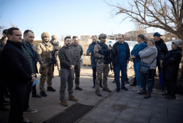 Зеленский посетил район, который почти ежедневно обстреливают оккупанты