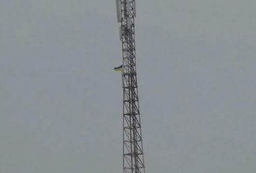 В Крыму взвился украинский флаг (видео)