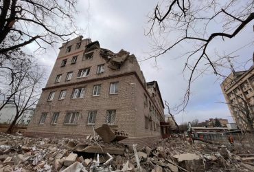 Россияне ударили ракетами по центру Краматорска (фото)