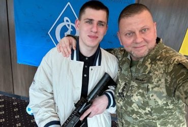 Залужний нагородив українського захисника, який відбив атаку переважальних сил окупантів