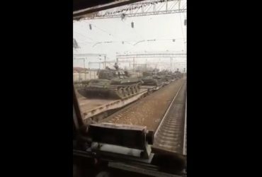 В сети показали эшелон российских танков Т-62М после модернизации (видео)