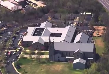 Розстріляла людей з гвинтівки: в США у парафіянки-підлітка зірвало дах (відео)
