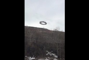 В небі під Москвою знову з'явилося таємниче чорне кільце (відео)