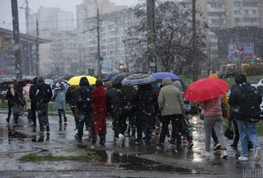 В Україну мчить нестійка погода з дощами, снігом та вітром