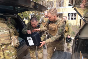 Украинская команда доставила на передовую дроны для Черных Запорожцев