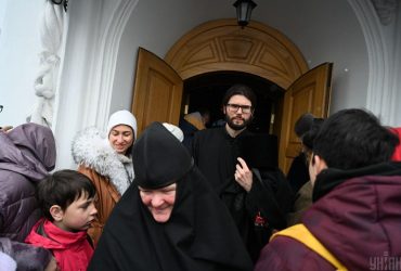 Подозреваемых в хулиганстве на территории Лавры посадили под круглосуточный домашний арест